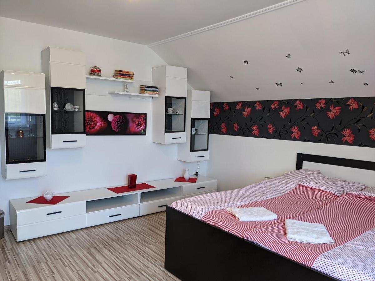 Pivnicka Pod Cachtickym Hradom Hotel Cachtice Bagian luar foto