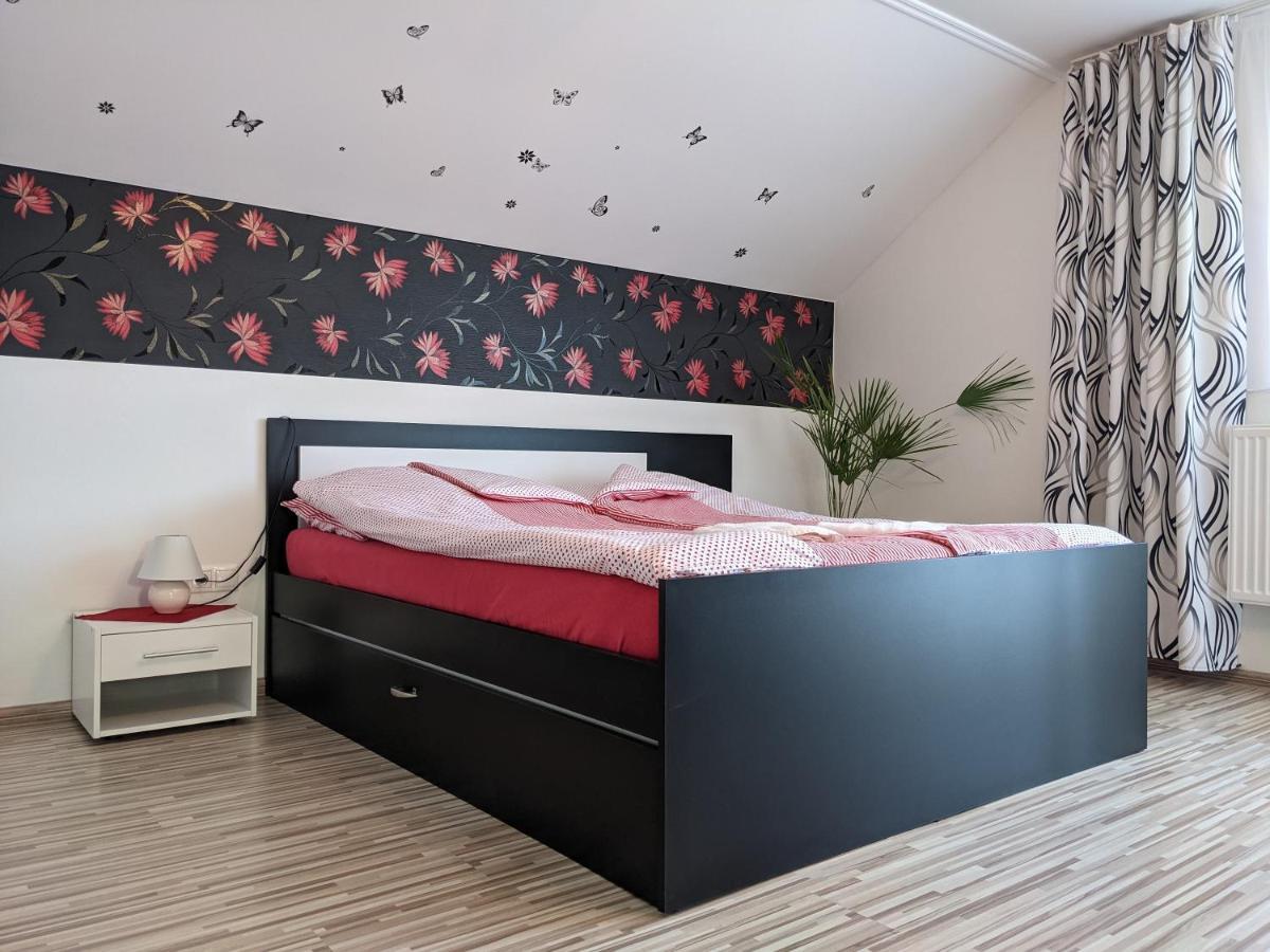 Pivnicka Pod Cachtickym Hradom Hotel Cachtice Bagian luar foto