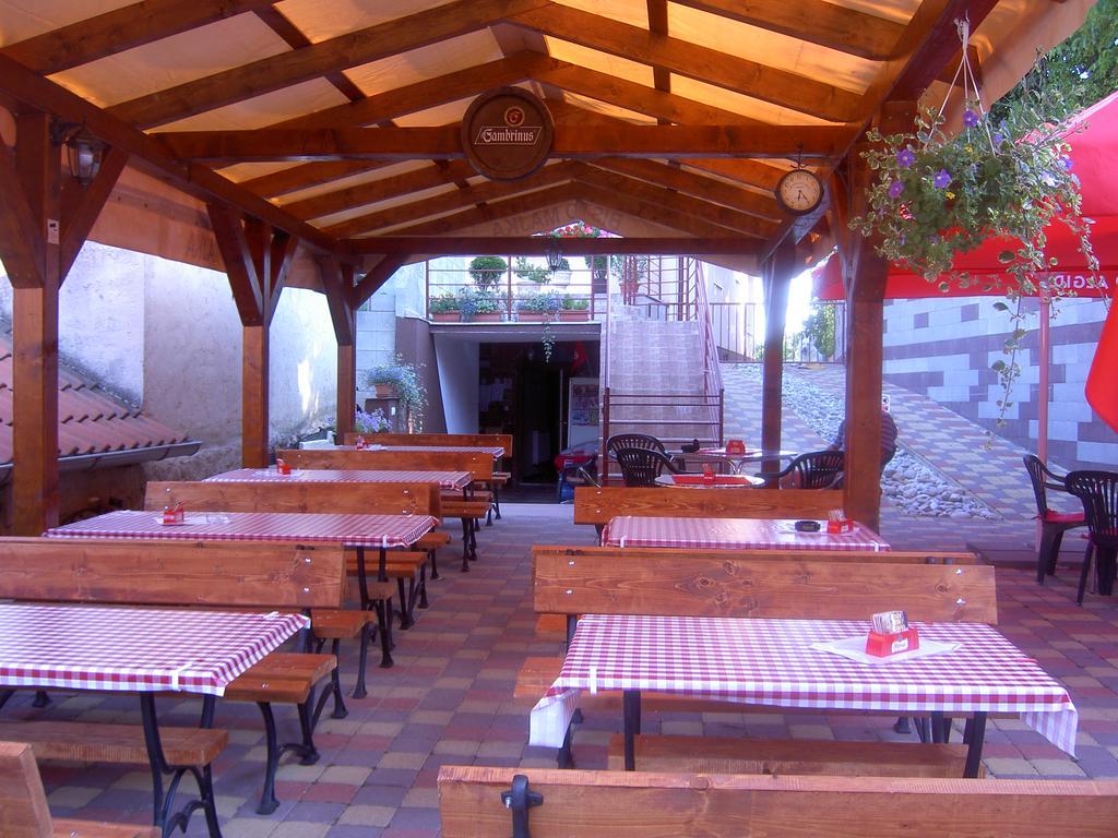 Pivnicka Pod Cachtickym Hradom Hotel Cachtice Bagian luar foto