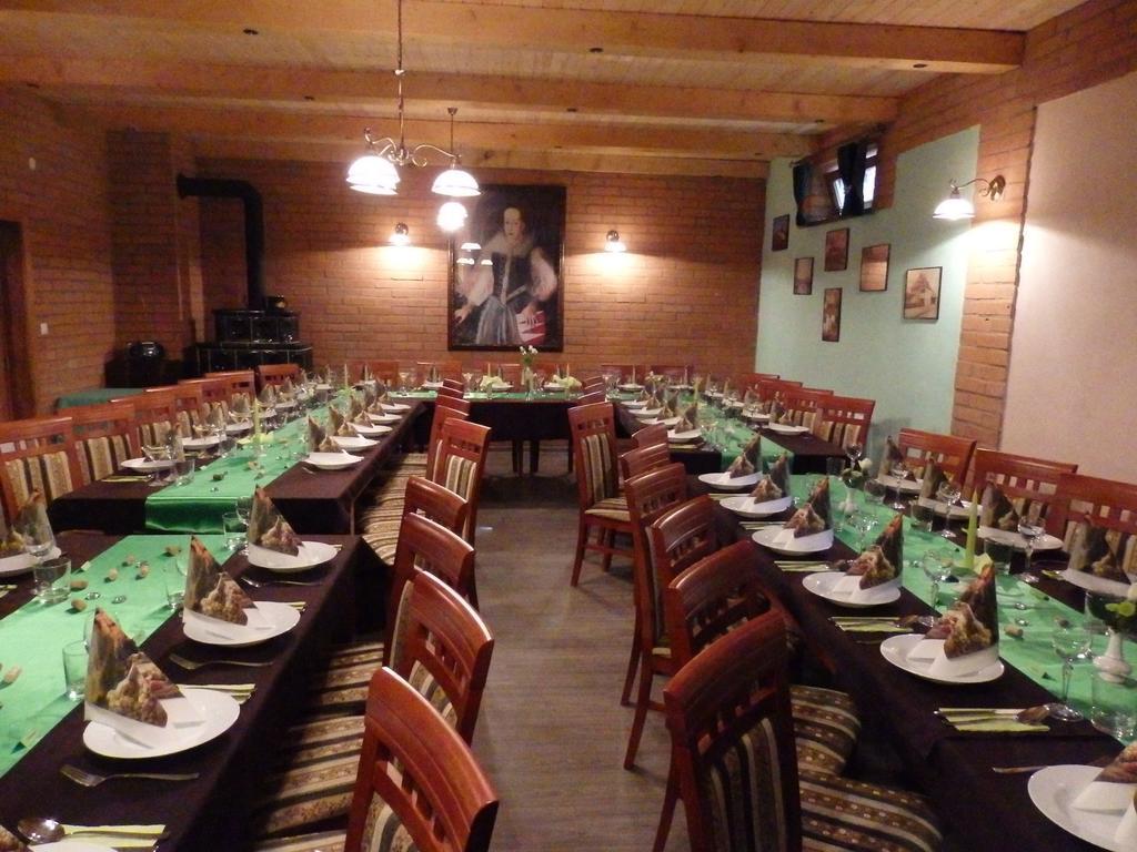 Pivnicka Pod Cachtickym Hradom Hotel Cachtice Bagian luar foto