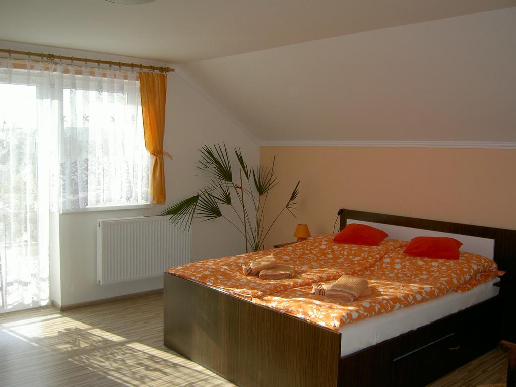 Pivnicka Pod Cachtickym Hradom Hotel Cachtice Bagian luar foto
