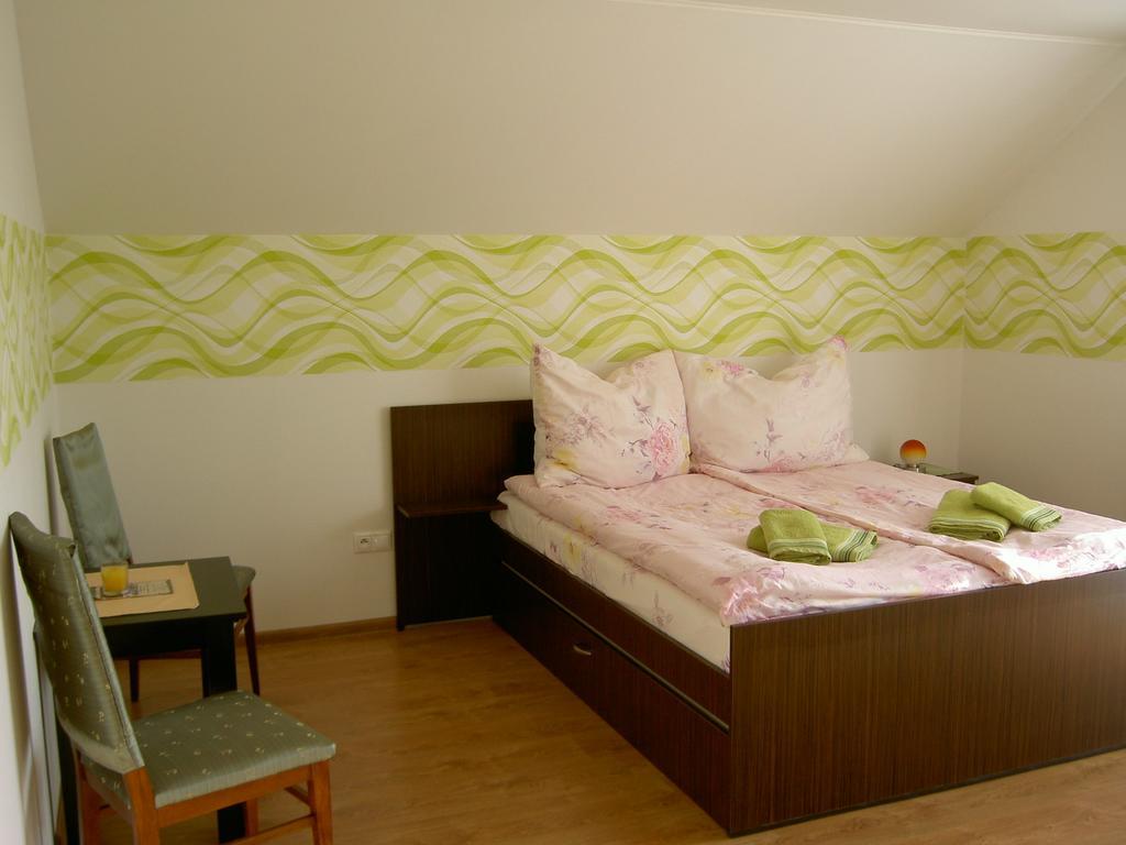 Pivnicka Pod Cachtickym Hradom Hotel Cachtice Bagian luar foto